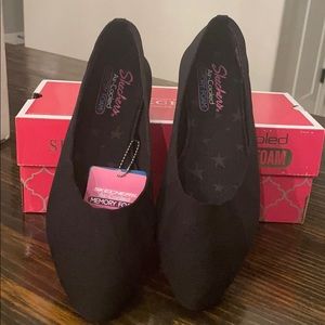BRAND NEW Skechers flats